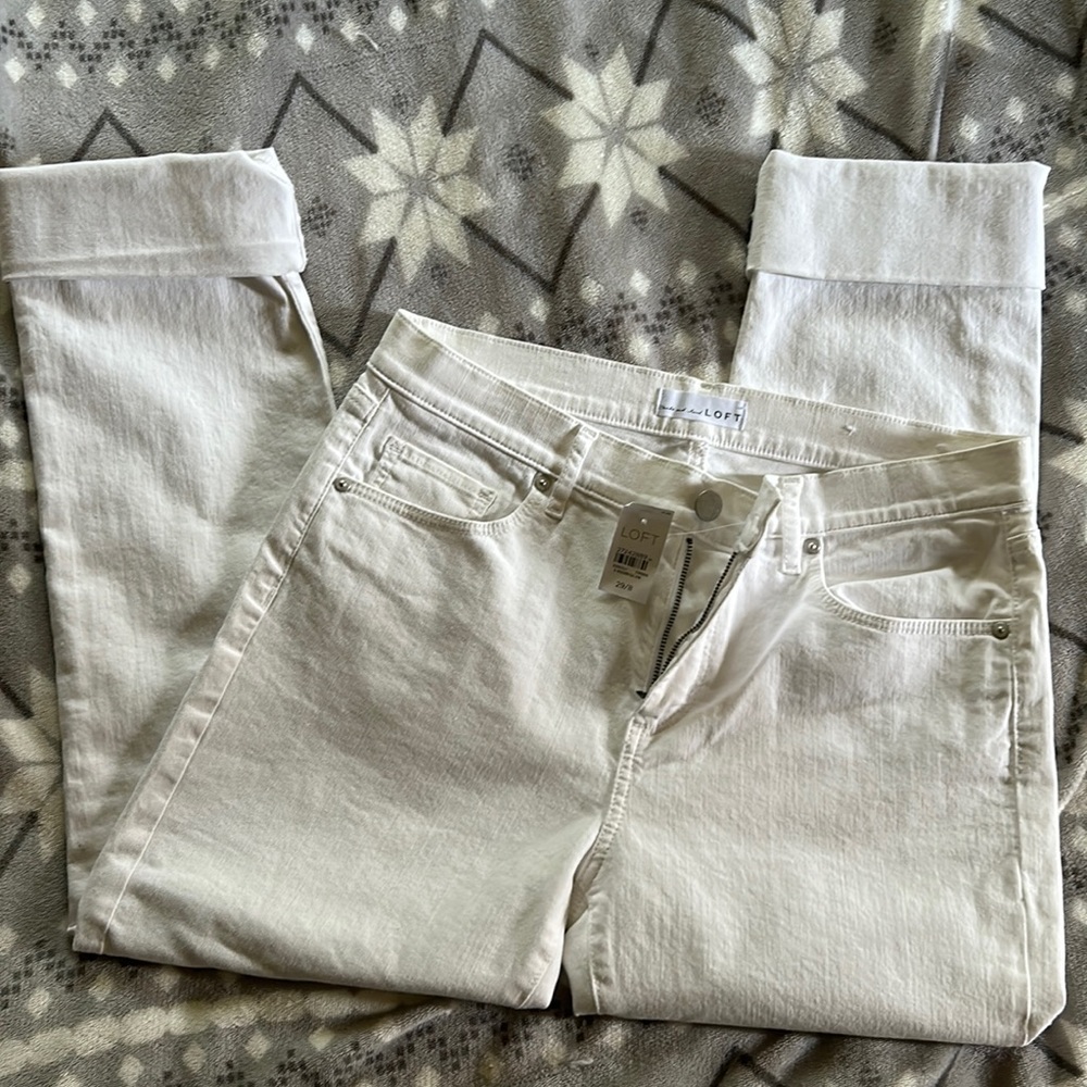 Gorgeous white LOFT stretchy jean capris🤍